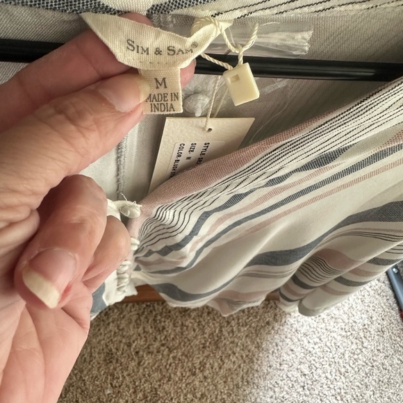 NWT Cute Striped Top - Picture 2 of 4